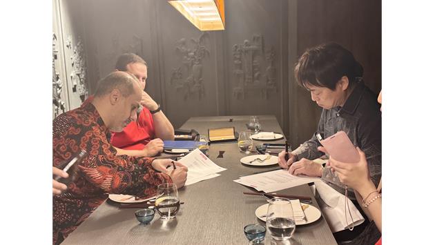 Sultan Darmaki (Red Dunes Games - Left), Takuma Endo (ACQUIRE CORP. Right)