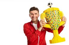 Neues Team f&uuml;r Thomas M&uuml;ller: Der Nationalspieler spielt jetzt im LEGO<sup>&reg;</sup> Team 